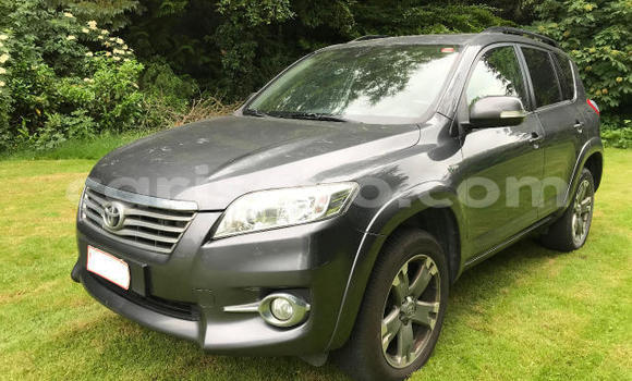 Sayi Na hannu Toyota RAV4 Beige Mota in Kigali a Rwanda Sayi Na hannu Toyota RAV4 Beige Mota in Kigali a Rwanda