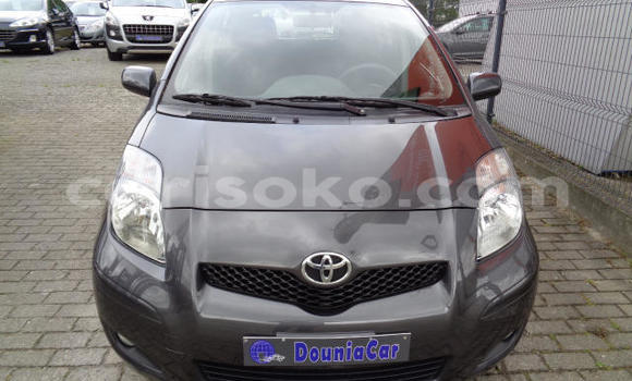 Sayi Na hannu Toyota Yaris Verso Beige Mota in Kigali a Rwanda Sayi Na hannu Toyota Yaris Verso Beige Mota in Kigali a Rwanda