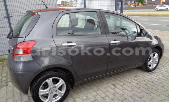 Sayi Na hannu Toyota Yaris Verso Beige Mota in Kigali a Rwanda Sayi Na hannu Toyota Yaris Verso Beige Mota in Kigali a Rwanda