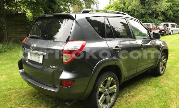 Sayi Na hannu Toyota RAV4 Noir Mota in Kigali a Rwanda Sayi Na hannu Toyota RAV4 Noir Mota in Kigali a Rwanda
