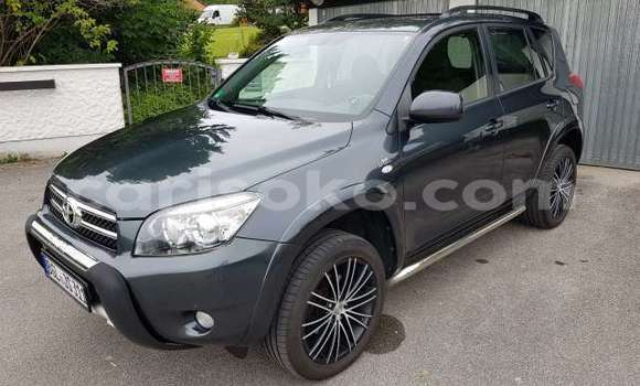 Sayi Na hannu Toyota RAV4 Beige Mota in Kigali a Rwanda Sayi Na hannu Toyota RAV4 Beige Mota in Kigali a Rwanda