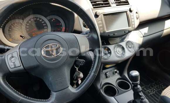 Sayi Na hannu Toyota RAV4 Beige Mota in Kigali a Rwanda Sayi Na hannu Toyota RAV4 Beige Mota in Kigali a Rwanda