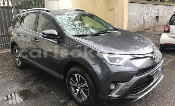 Sayi Na hannu Toyota RAV4 Beige Mota in Kigali a Rwanda Sayi Na hannu Toyota RAV4 Beige Mota in Kigali a Rwanda