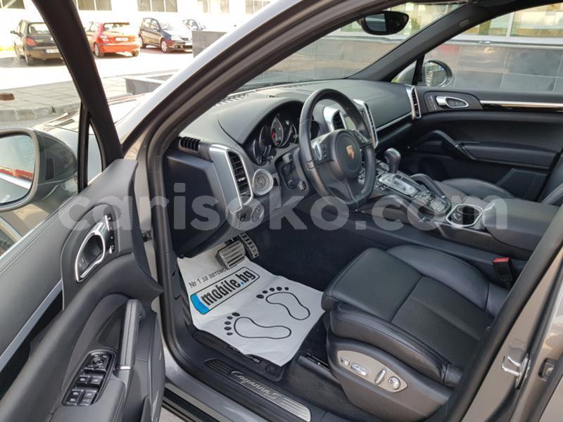 Big with watermark porsche cayenne rwanda kigali 11976