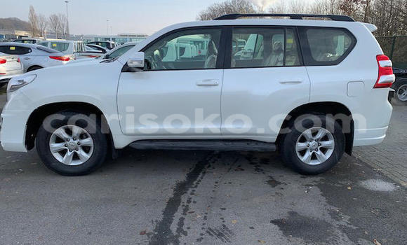 Sayi Na hannu Toyota Land Cruiser Prado Blanc Mota in Kigali a Rwanda Sayi Na hannu Toyota Land Cruiser Prado Blanc Mota in Kigali a Rwanda