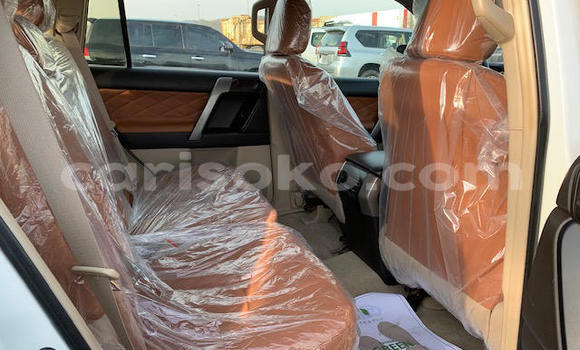 Sayi Na hannu Toyota Land Cruiser Prado Blanc Mota in Kigali a Rwanda Sayi Na hannu Toyota Land Cruiser Prado Blanc Mota in Kigali a Rwanda