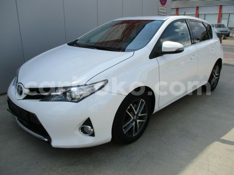 Big with watermark toyota auris rwanda kigali 12033