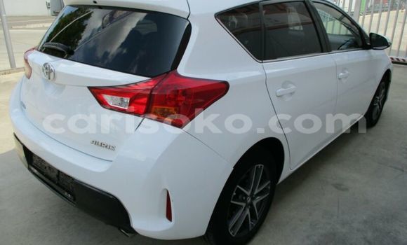 Acheter Import Voiture Toyota Auris Blanc à Kigali, Rwanda Acheter Import Voiture Toyota Auris Blanc à Kigali, Rwanda