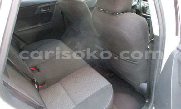 Acheter Import Voiture Toyota Auris Blanc à Kigali, Rwanda Acheter Import Voiture Toyota Auris Blanc à Kigali, Rwanda
