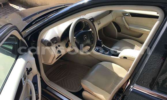 Acheter Occasion Voiture Mercedes-Benz C–Class Noir à Kigali, Rwanda Acheter Occasion Voiture Mercedes-Benz C–Class Noir à Kigali, Rwanda