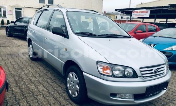 Sayi Na hannu Toyota Picnic Gris Mota in Kigali a Rwanda Sayi Na hannu Toyota Picnic Gris Mota in Kigali a Rwanda