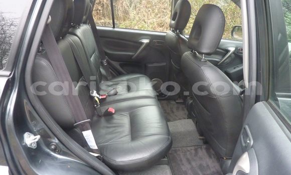 Sayi Na hannu Toyota RAV4 Beige Mota in Kigali a Rwanda Sayi Na hannu Toyota RAV4 Beige Mota in Kigali a Rwanda