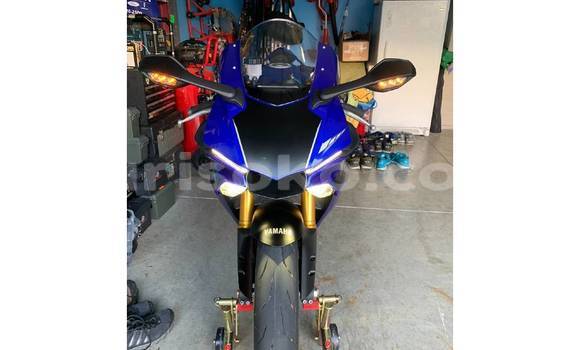 Acheter Import Moto Yamaha R1 Noir à Kigali, Rwanda Acheter Import Moto Yamaha R1 Noir à Kigali, Rwanda