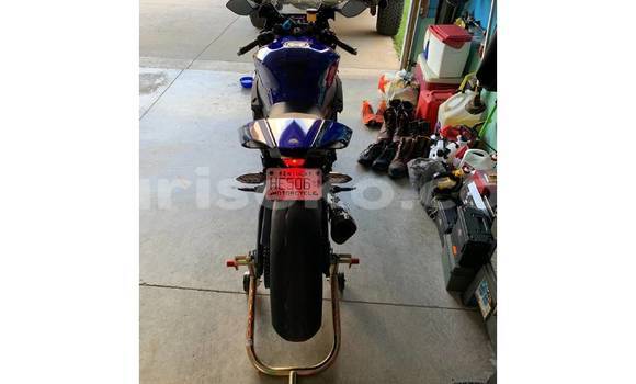 Acheter Import Moto Yamaha R1 Noir à Kigali, Rwanda Acheter Import Moto Yamaha R1 Noir à Kigali, Rwanda