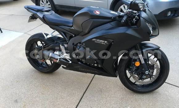 اشتري Imported Honda CBR 1000 RR Vert دراجة نارية في Kigali في Rwanda
