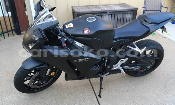 اشتري Imported Honda CBR 1000 RR Vert دراجة نارية في Kigali في Rwanda اشتري Imported Honda CBR 1000 RR Vert دراجة نارية في Kigali في Rwanda