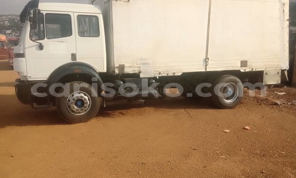 Acheter Occasion Utilitaire Mercedes‒Benz 2538 Blanc à Kigali, Rwanda