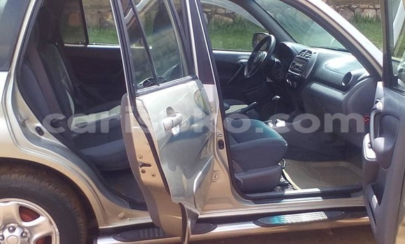 Acheter Occasion Voiture Toyota RAV4 Gris à Kigali, Rwanda Acheter Occasion Voiture Toyota RAV4 Gris à Kigali, Rwanda