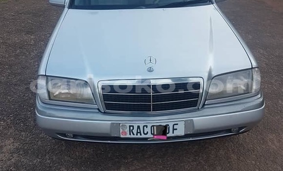Acheter Occasion Voiture Mercedes-Benz C–Class Gris à Kigali, Rwanda Acheter Occasion Voiture Mercedes-Benz C–Class Gris à Kigali, Rwanda