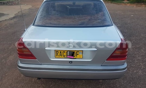 Acheter Occasion Voiture Mercedes-Benz C–Class Gris à Kigali, Rwanda Acheter Occasion Voiture Mercedes-Benz C–Class Gris à Kigali, Rwanda