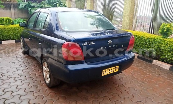 Acheter Occasion Voiture Toyota Platz Bleu à Kigali, Rwanda Acheter Occasion Voiture Toyota Platz Bleu à Kigali, Rwanda