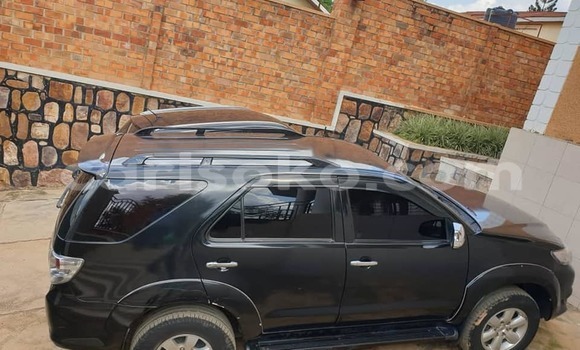 Acheter Occasion Voiture Toyota Fortuner Noir à Kigali, Rwanda Acheter Occasion Voiture Toyota Fortuner Noir à Kigali, Rwanda