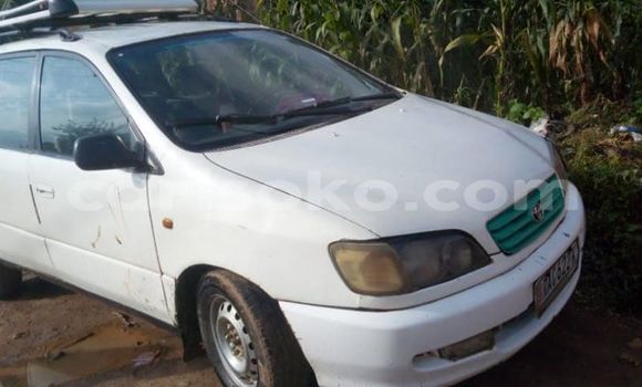 Acheter Occasion Voiture Toyota Picnic Blanc à Kigali, Rwanda Acheter Occasion Voiture Toyota Picnic Blanc à Kigali, Rwanda