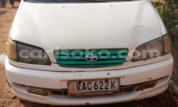 Acheter Occasion Voiture Toyota Picnic Blanc à Kigali, Rwanda Acheter Occasion Voiture Toyota Picnic Blanc à Kigali, Rwanda