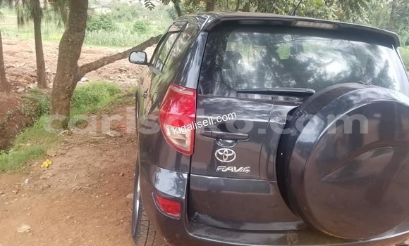Acheter Occasion Voiture Toyota RAV4 Noir à Kigali, Rwanda Acheter Occasion Voiture Toyota RAV4 Noir à Kigali, Rwanda