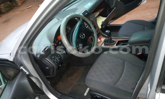 Acheter Occasion Voiture Mercedes-Benz C–Class Gris à Kigali, Rwanda Acheter Occasion Voiture Mercedes-Benz C–Class Gris à Kigali, Rwanda