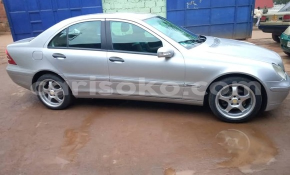 Acheter Occasion Voiture Mercedes-Benz C–Class Gris à Kigali, Rwanda Acheter Occasion Voiture Mercedes-Benz C–Class Gris à Kigali, Rwanda