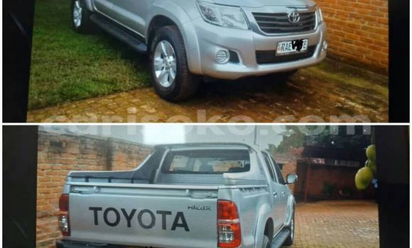 Acheter Occasion Voiture Toyota Hilux Gris à Kigali, Rwanda Acheter Occasion Voiture Toyota Hilux Gris à Kigali, Rwanda