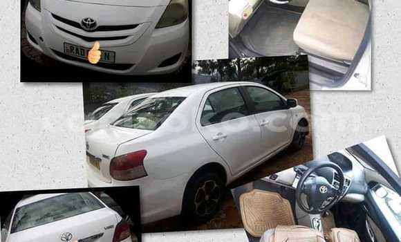 Acheter Occasion Voiture Toyota Yaris Blanc à Kigali, Rwanda Acheter Occasion Voiture Toyota Yaris Blanc à Kigali, Rwanda