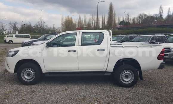 Sayi Na hannu Toyota Hilux Blanc Mota in Kigali a Rwanda Sayi Na hannu Toyota Hilux Blanc Mota in Kigali a Rwanda
