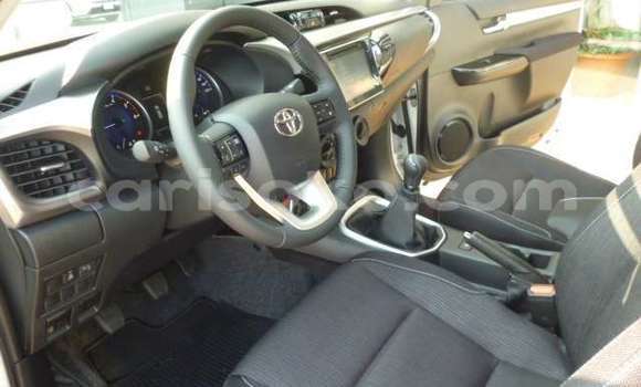 Sayi Na hannu Toyota Hilux Blanc Mota in Kigali a Rwanda Sayi Na hannu Toyota Hilux Blanc Mota in Kigali a Rwanda