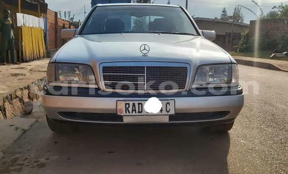 Acheter Occasion Voiture Mercedes-Benz C–Class Gris à Kigali, Rwanda Acheter Occasion Voiture Mercedes-Benz C–Class Gris à Kigali, Rwanda