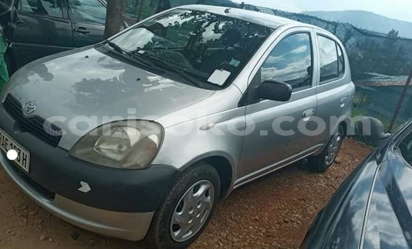 Sayi Na hannu Toyota Yaris Gris Mota in Kigali a Rwanda Sayi Na hannu Toyota Yaris Gris Mota in Kigali a Rwanda