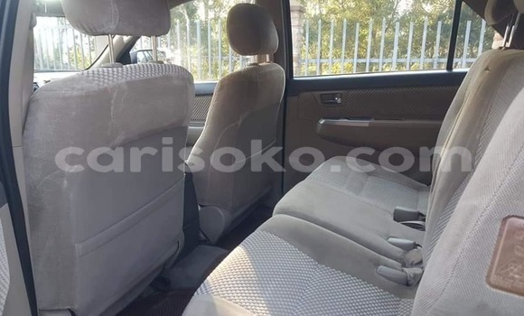 Acheter Occasion Voiture Toyota Fortuner Gris à Kigali, Rwanda Acheter Occasion Voiture Toyota Fortuner Gris à Kigali, Rwanda