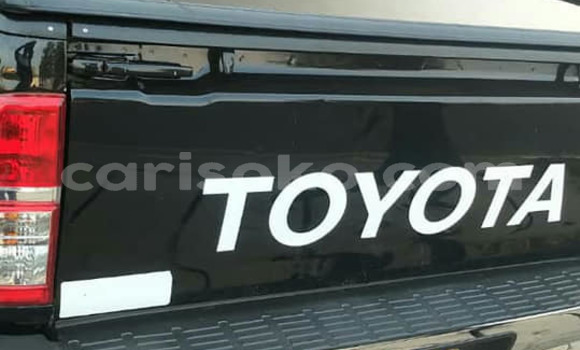 Acheter Occasion Voiture Toyota Hilux Noir à Kigali, Rwanda Acheter Occasion Voiture Toyota Hilux Noir à Kigali, Rwanda
