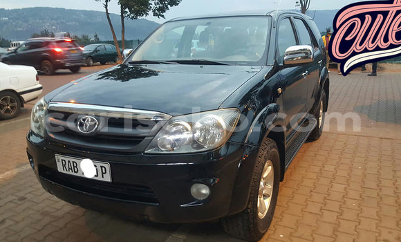 Acheter Occasion Voiture Toyota Fortuner Noir à Kigali, Rwanda Acheter Occasion Voiture Toyota Fortuner Noir à Kigali, Rwanda