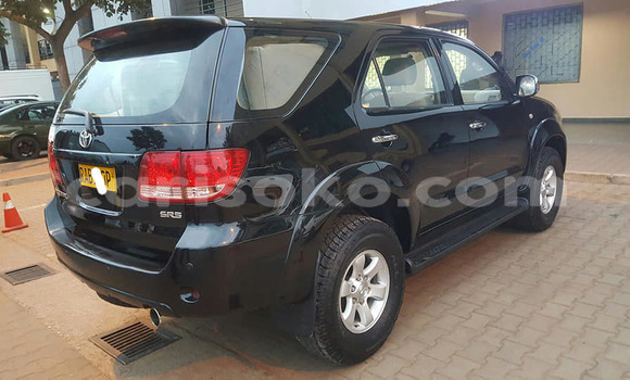 Acheter Occasion Voiture Toyota Fortuner Noir à Kigali, Rwanda Acheter Occasion Voiture Toyota Fortuner Noir à Kigali, Rwanda