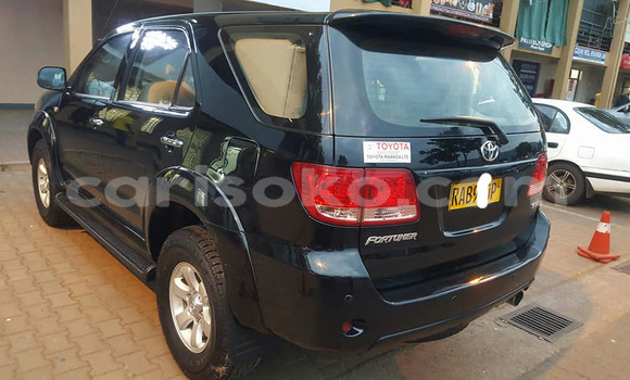 Acheter Occasion Voiture Toyota Fortuner Noir à Kigali, Rwanda Acheter Occasion Voiture Toyota Fortuner Noir à Kigali, Rwanda