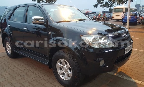 Acheter Occasion Voiture Toyota Fortuner Noir à Kigali, Rwanda Acheter Occasion Voiture Toyota Fortuner Noir à Kigali, Rwanda