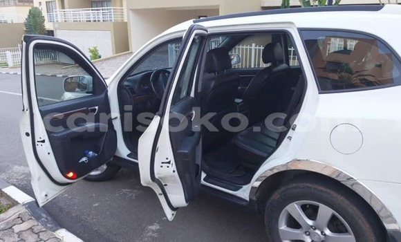 Sayi Na hannu Hyundai Santa Fe Blanc Mota in Kigali a Rwanda Sayi Na hannu Hyundai Santa Fe Blanc Mota in Kigali a Rwanda