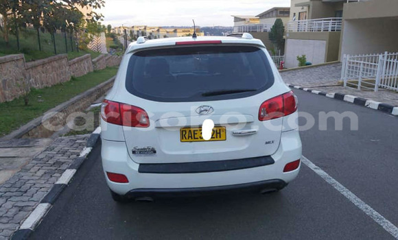 Sayi Na hannu Hyundai Santa Fe Blanc Mota in Kigali a Rwanda Sayi Na hannu Hyundai Santa Fe Blanc Mota in Kigali a Rwanda