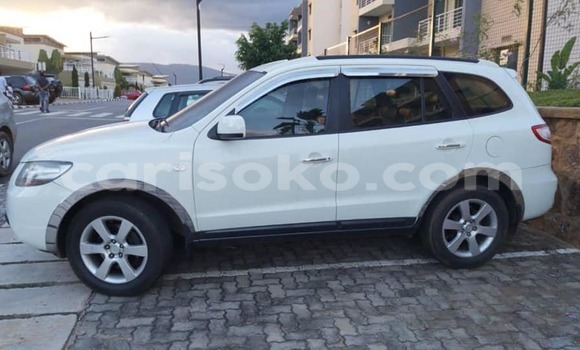 Sayi Na hannu Hyundai Santa Fe Blanc Mota in Kigali a Rwanda Sayi Na hannu Hyundai Santa Fe Blanc Mota in Kigali a Rwanda