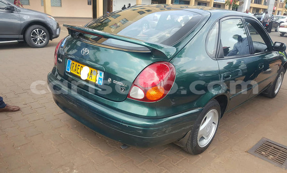 Acheter Occasion Voiture Toyota Corolla Vert à Kigali, Rwanda Acheter Occasion Voiture Toyota Corolla Vert à Kigali, Rwanda