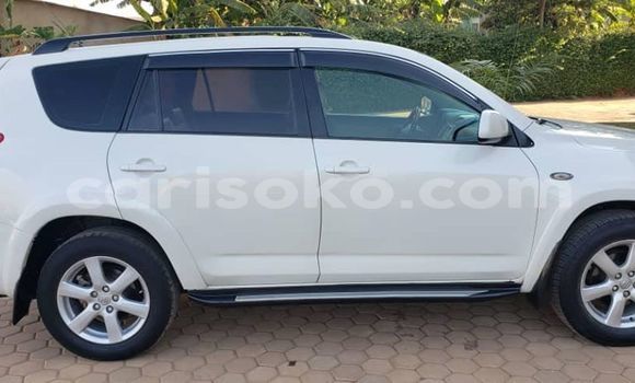 Sayi Na hannu Toyota RAV4 Blanc Mota in Kigali a Rwanda Sayi Na hannu Toyota RAV4 Blanc Mota in Kigali a Rwanda