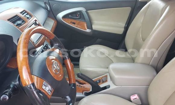 Sayi Na hannu Toyota RAV4 Blanc Mota in Kigali a Rwanda Sayi Na hannu Toyota RAV4 Blanc Mota in Kigali a Rwanda