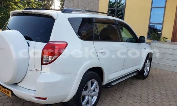 Sayi Na hannu Toyota RAV4 Blanc Mota in Kigali a Rwanda Sayi Na hannu Toyota RAV4 Blanc Mota in Kigali a Rwanda